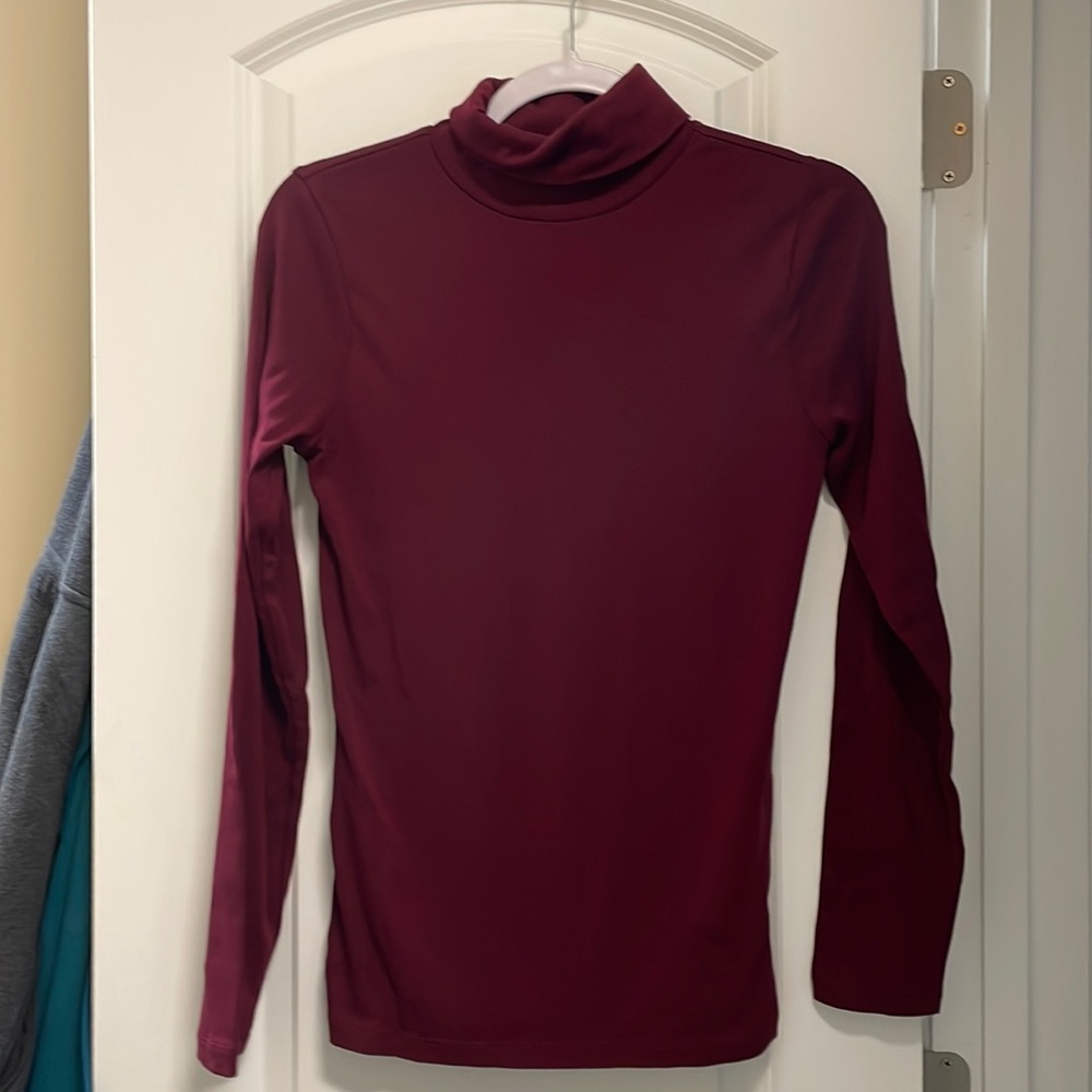J Crew Perfect Fit Turtle Neck, burgundy/maroon, size M